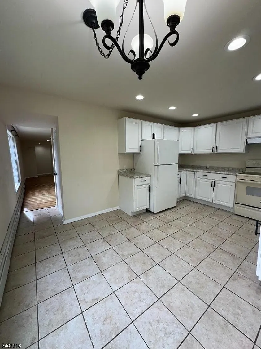 3 bed, 2.0 bath, $3,000 — Photo 3