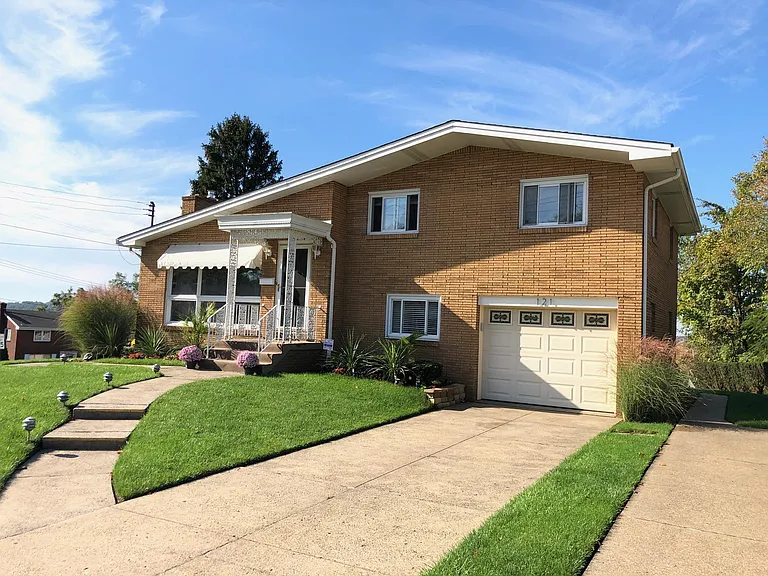121 Lilmont Dr — Photo 3
