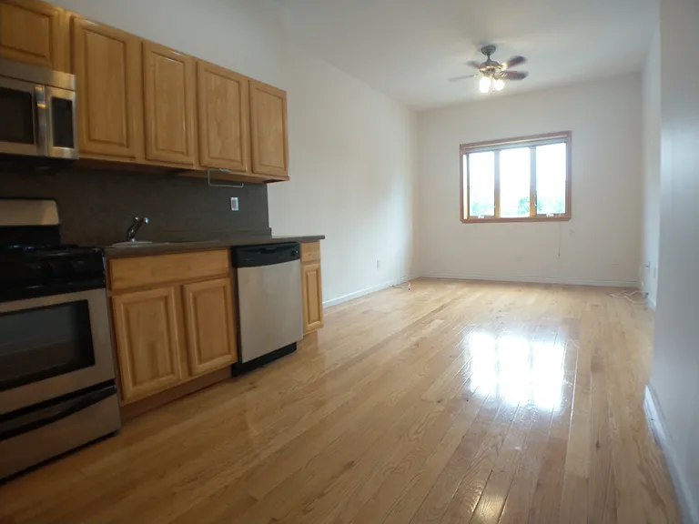 115 Dahlgren Pl #2 — Photo 2