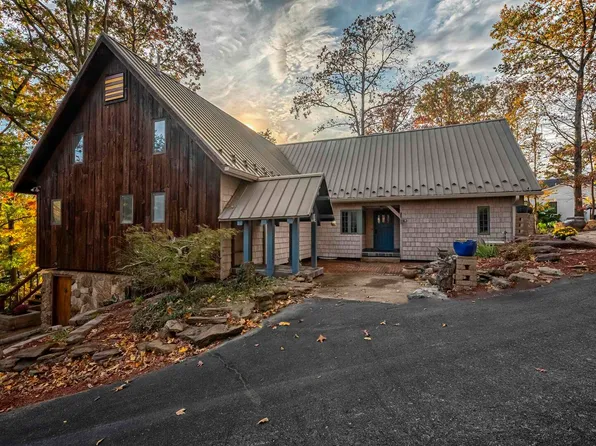 30 Janeal Ct, Goreville, IL 62939