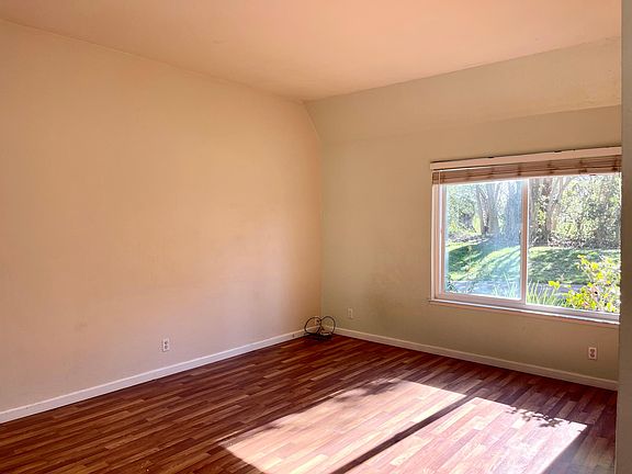 5th image of 1912 Bluewood Cir
