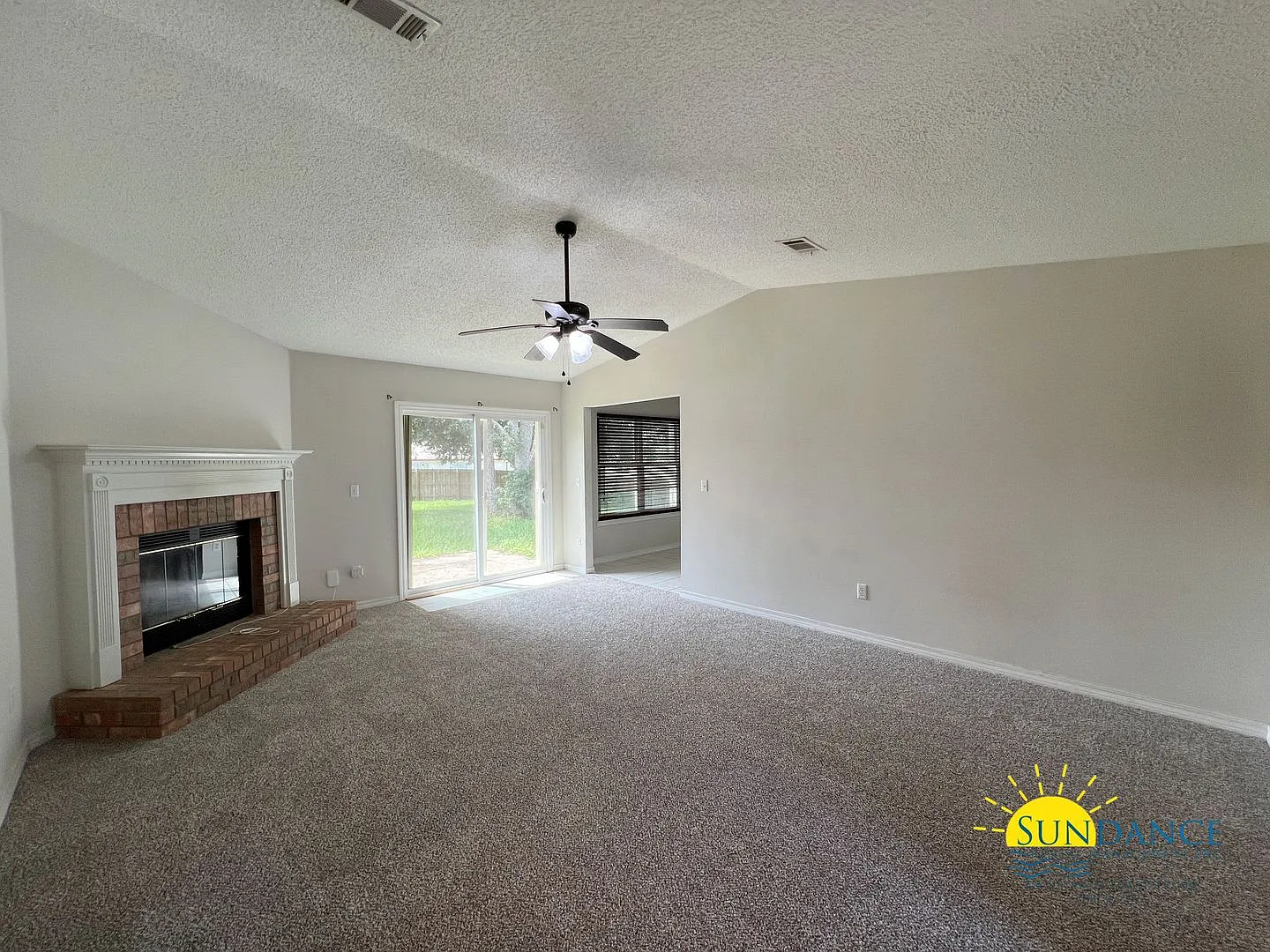 Lovely 3 Bedroom Home in Crestview South of I-10! — Photo 2