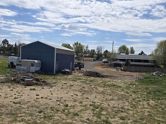 4th image of 373 NW McDonald Rd