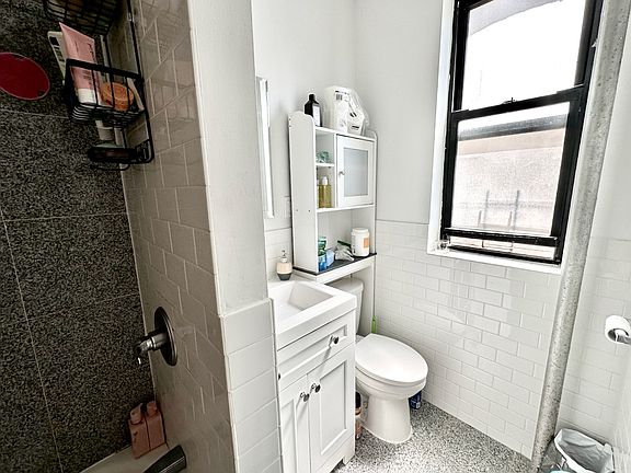 5th image of 40 W 127th St APT 12