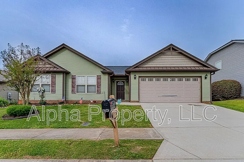 3 bed, 2.0 bath, 1452 sqft, $1,800 — Photo 1