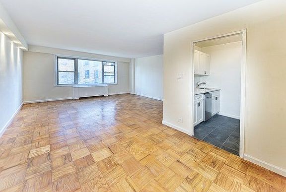 4th image of 224 E 60th St APT 5A