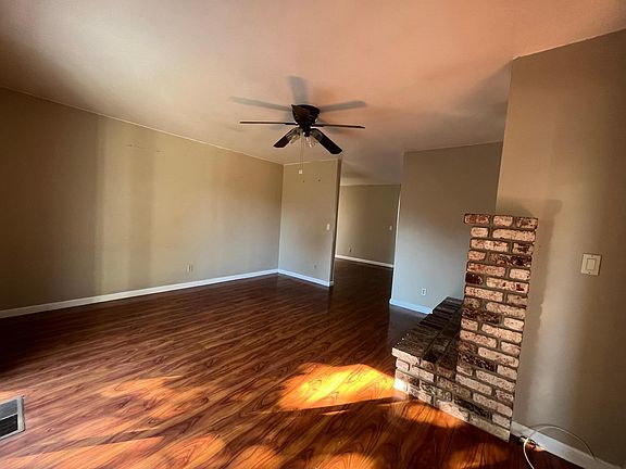 4th image of 167 Woodridge Cir
