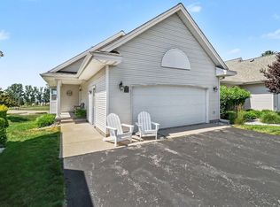 212 Lighthouse Way S, Manistee, MI 49660