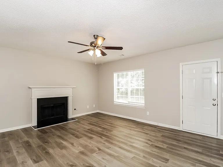 202 Goldleaf Dr — Photo 4