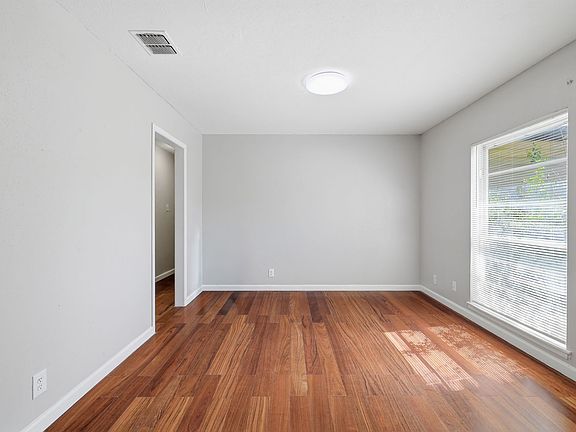 3rd image of 11403 Spring Crest St