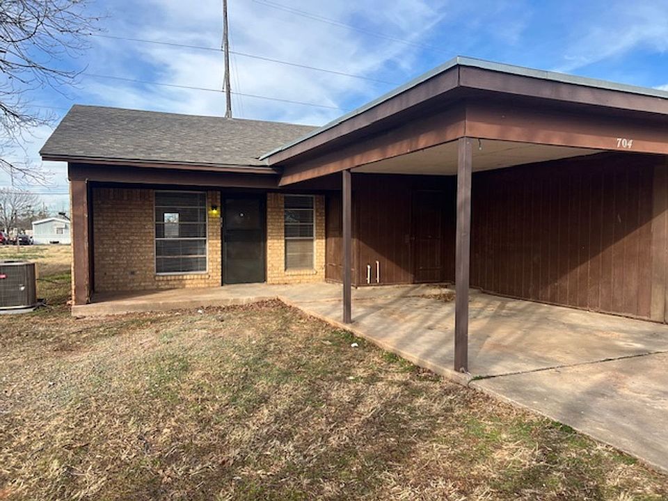 1st image of 704 Chaparral Cir