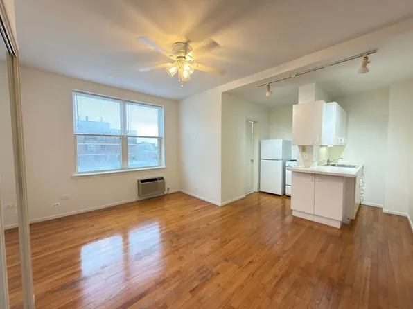 The Ambassador, 5959 N Kenmore Ave APT 604, Chicago, IL 60660