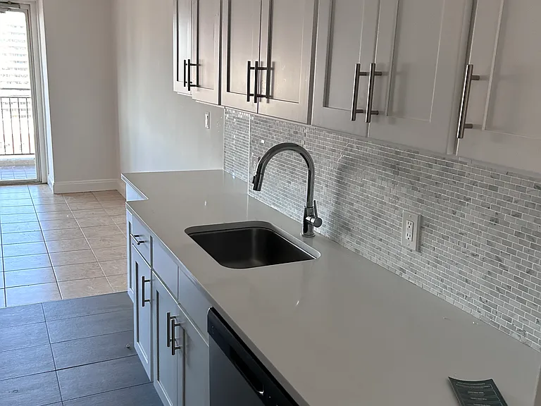 Shorecrest Towers — Photo 2