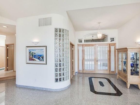 4th image of 270 Shore Dr