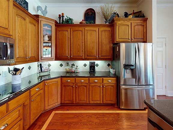 2nd image of 285 Yukon Ct