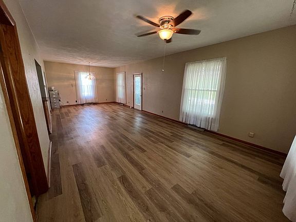 5th image of 101 N Dogwood St