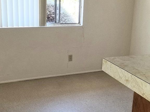 5th image of 566 Westmont Ave #B