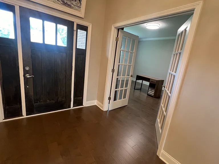 14829 Commonwealth Dr — Photo 3