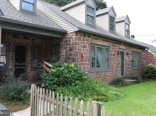 10 Fairview Ave, Leola, PA 17540