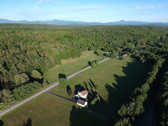4th image of 852 Sand Rd