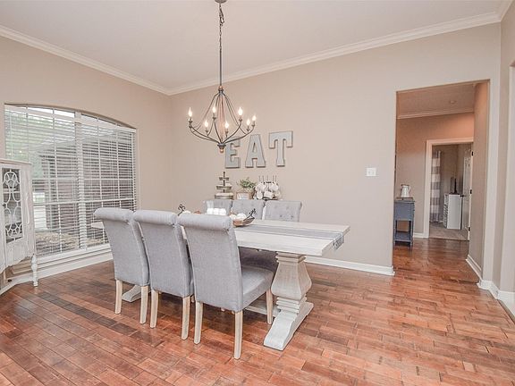 5th image of 205 Bougainvillea St