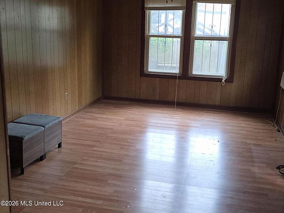3rd image of 315 Boling St