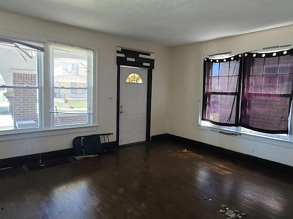 5th image of 1109-1111 S Bedford Ave