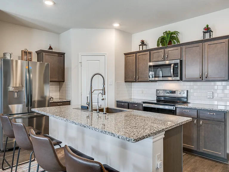 808 Fueller Dr — Photo 5