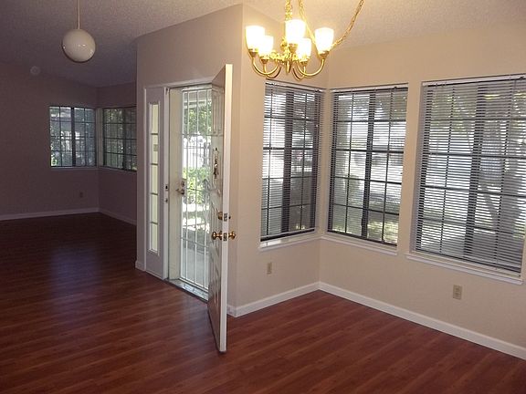 3rd image of 8628 Oakbank Way