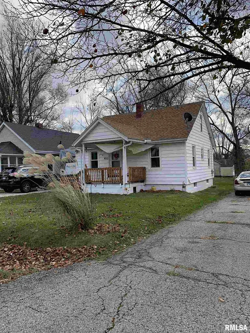 420 Roosevelt St photo 1