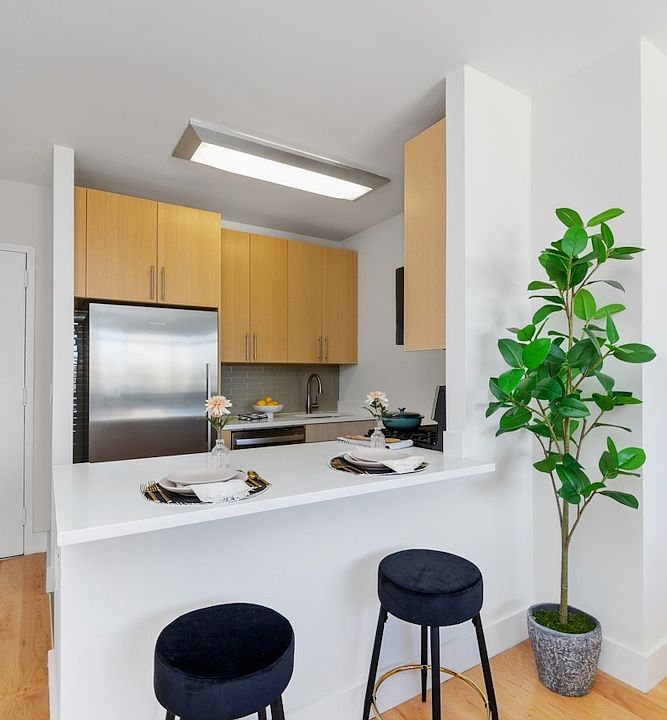 1st image of 100 Jane St APT 4C