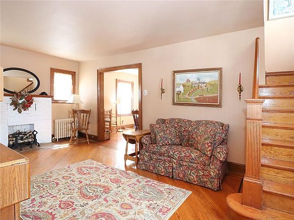 5th image of 18 Blaine Ct