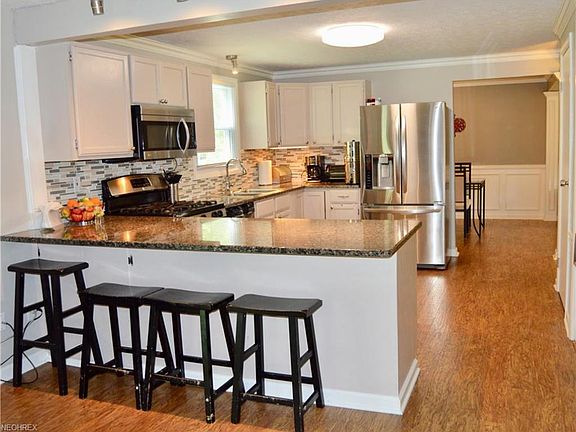 4th image of 699 Hampshire Dr