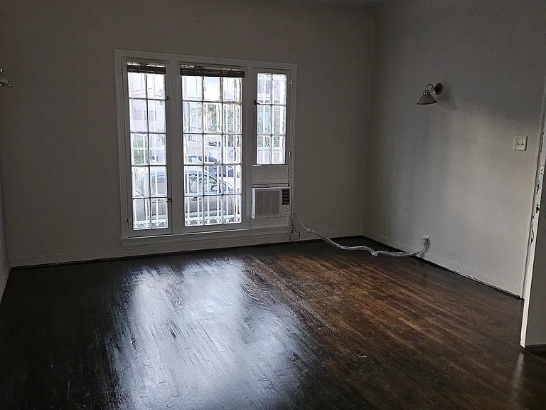 1460 S Holt Ave — Photo 22