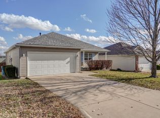 862 S Timber Ridge Dr, Nixa, MO 65714