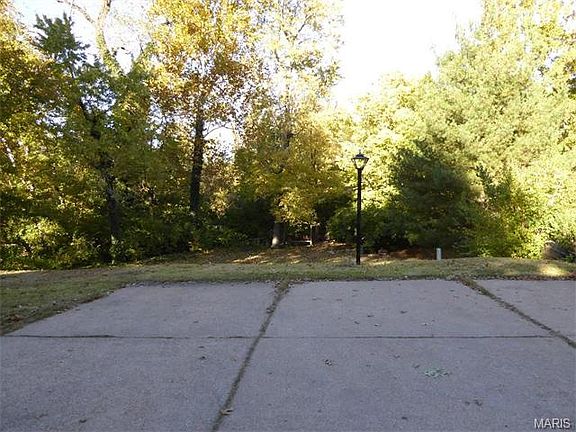 4th image of 3685 Seville Dr
