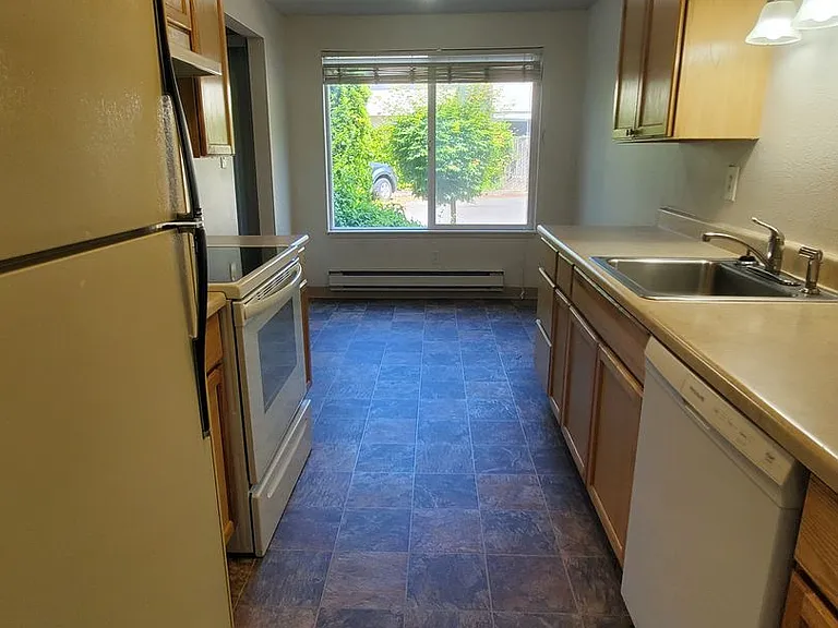 322 9th Ave SE — Photo 8