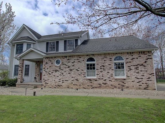 5th image of 12 W Royal Hill Dr