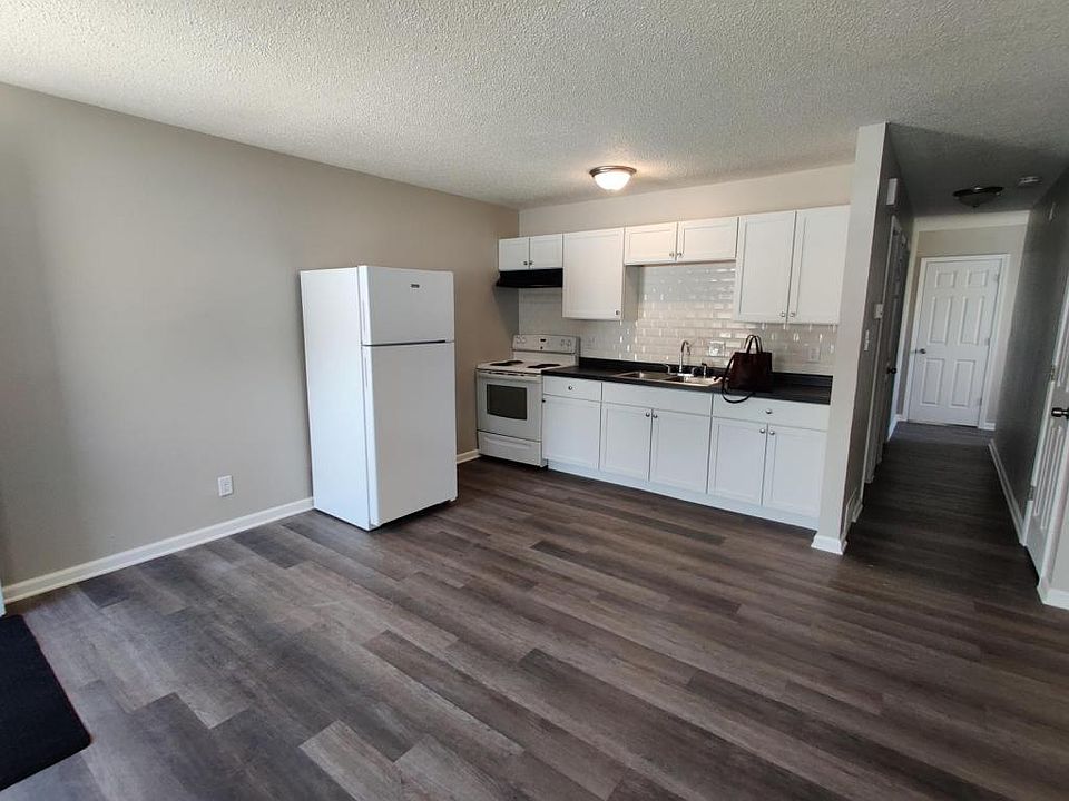 1st image of 422 Young St