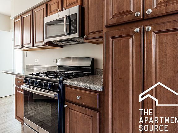 5th image of 520 W Stratford Pl APT 3W