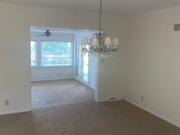 5th image of 427 E Woodlawn Pl