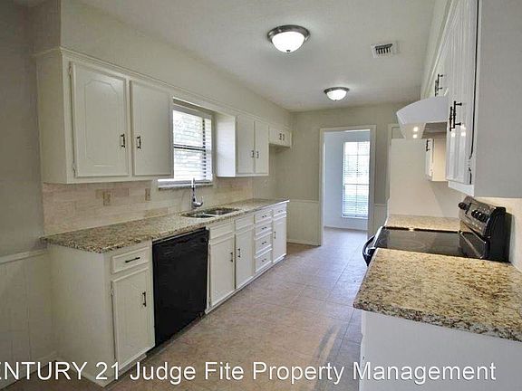 4th image of 2306 Silver Holly Ln