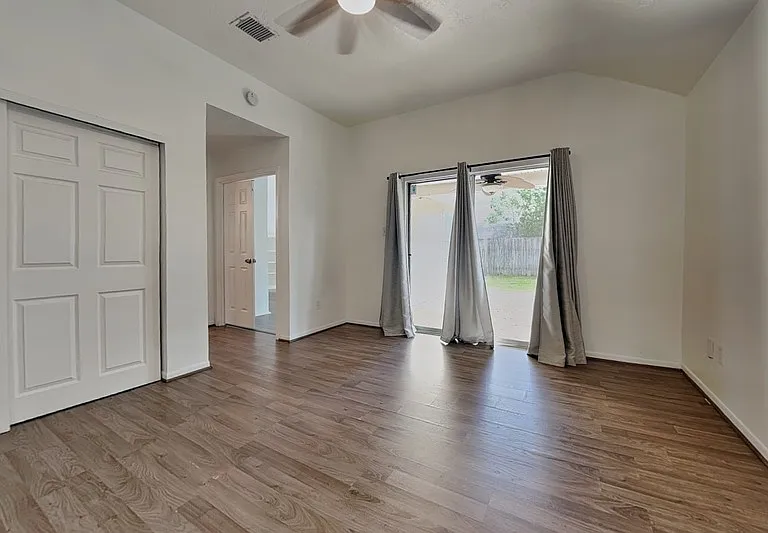 8614 Lake Crystal Dr — Photo 6