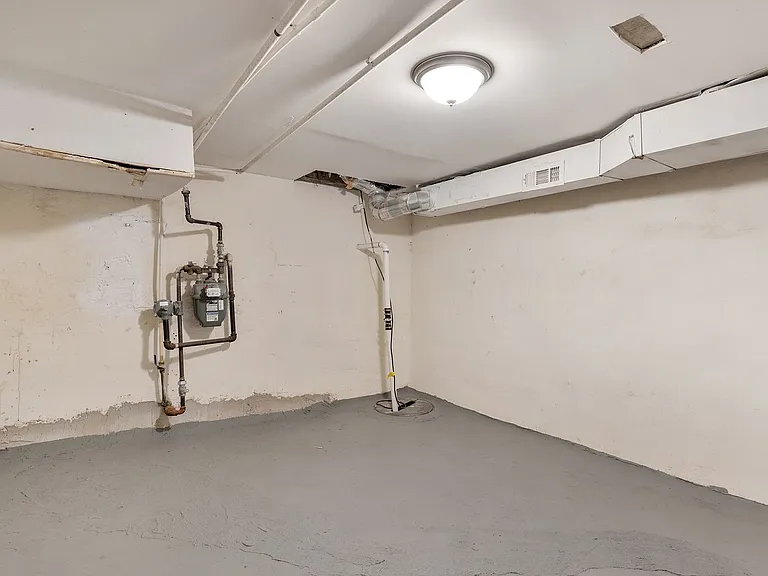 502 N Glover St — Photo 15