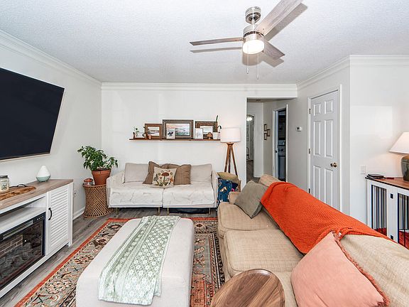 5th image of 4824 Habersham Ln