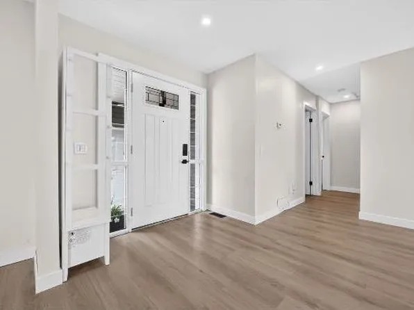 104 S Silver Springs Grn NW, Calgary, AB T3B 3Y9