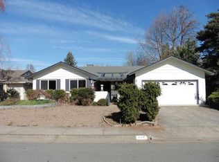 107 Hickory Dr, Rogue River, OR