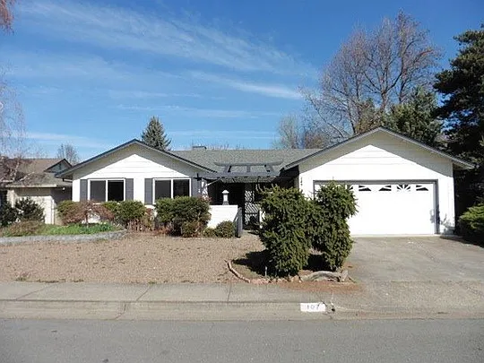 107 Hickory Dr photo 1