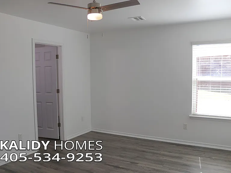 1720 Castle St — Photo 12