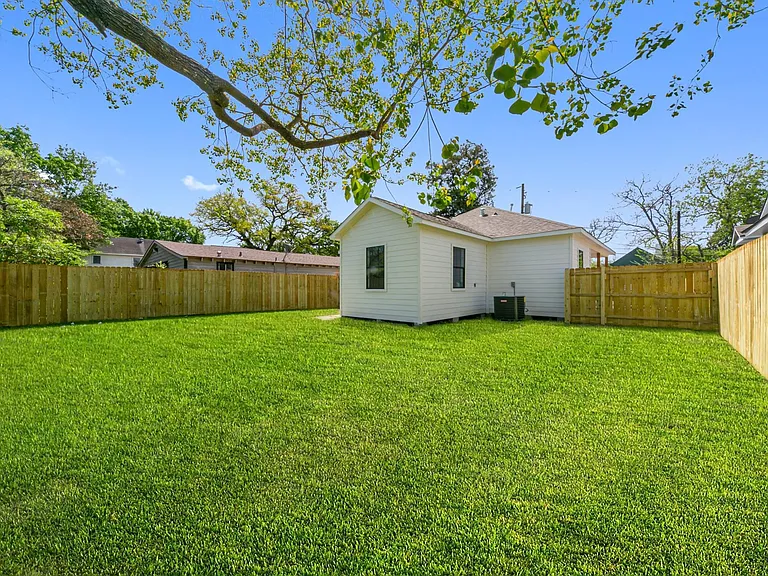 815 Wilkes St — Photo 33